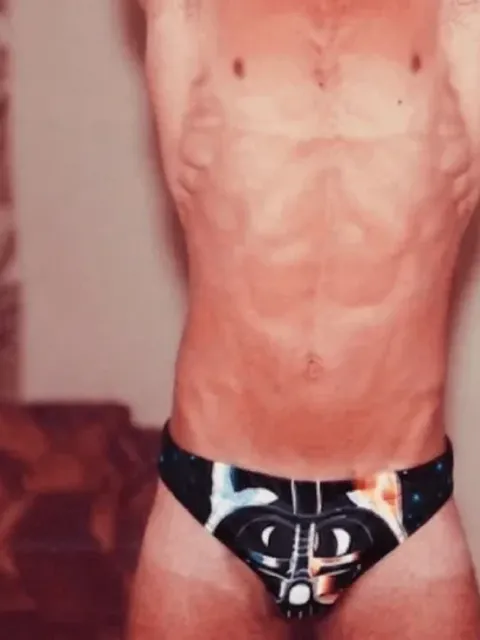 Cliente con el slip Darth Vader